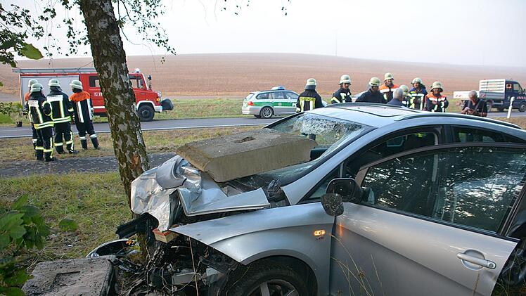 Glück im Unglück hatte die Autofahrerin bei einem Unfall zwischen Großbardorf und Großwenkheim.  Hanns Friedrich
