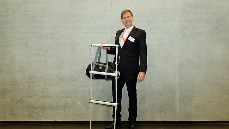 Carsten Kanitz mit seiner interaktiven Koordinationsleiter. Foto: Nikolas Pelke