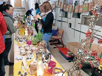 Der Kindergarten St. Josef hatte eine Riesenauswahl an kleinen Geschenken parat. Foto: Susanne Deuerling