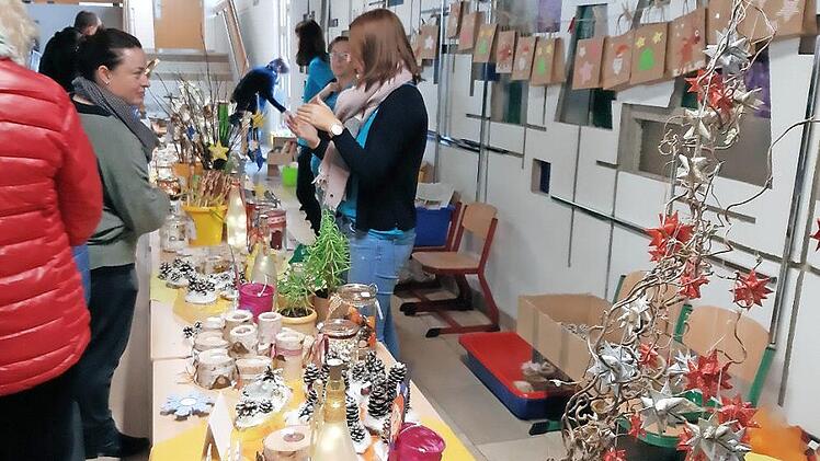 Der Kindergarten St. Josef hatte eine Riesenauswahl an kleinen Geschenken parat. Foto: Susanne Deuerling