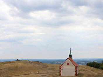 Die Walburgis-Kapelle auf dem Walberla - beliebter Foto-Hotspot und Ziel zahlreicher Wander-Touren.