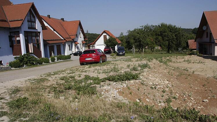 Die provisorische Zufahrt in Buckenreuth soll durch eine Erschließungsstraße ersetzt werden. Foto: Josef Hofbauer