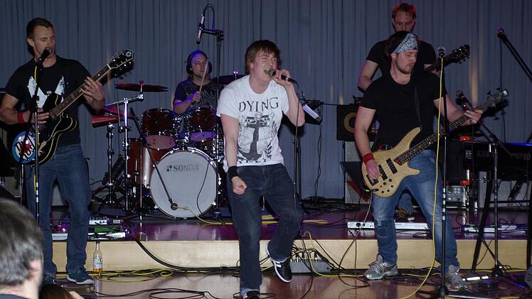 Die Mitglieder von "Last Argument" spielen Rock-Sound. Foto: Winfried Ehling