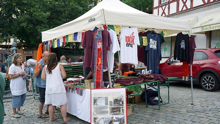 Beim Nepal-Bazar gab es allerlei Nützliches aus dem Himalaya-Staat.