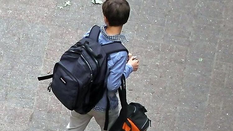 Immer mehr Mädchen und Buben bleiben den Schule fern - auch im Landkreis Haßberge. Das Wort "Schwänzen" greift zu kurz. Fachleute sprechen vom Schulabsentismus.  Foto: Symbolbild/Christian Charisius/dpa