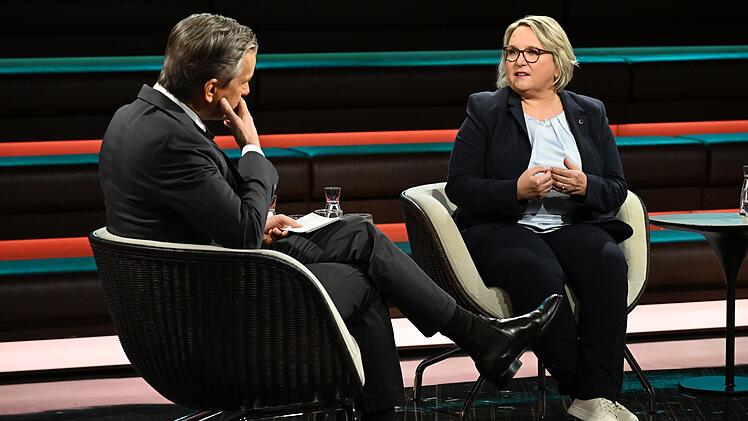 Reservistin Dunja Neukam verriet bei "Markus Lanz", was sie vom Begriff "Wehrpflicht" h&auml;lt.