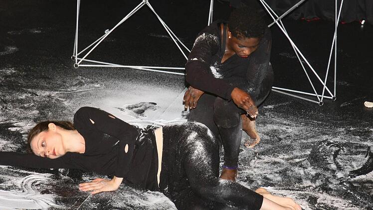 Paula Führer und Ange Aoussou - ein kongeniales Duo-Foto: Klaus Klaschka
