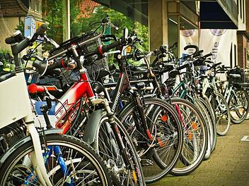 Die Fahrräder standen nicht angeschlossen am Bahnhof in Kulmbach herum. Die Angeklagte wollten nur lustig sein. Symbolbild: Pixabay.com