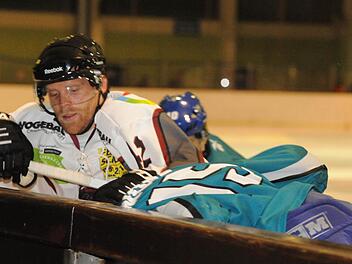 Gerne hätten die Kissinger Wölfe neben vielen starken Spielern auch eine neue Bande präsentiert, die aus baulichen Gründen aber vorerst nicht zum Einsatz kommt. Dafür dürfen sich die Fans auf exquisite Qualität auf dem Eis freuen.  Foto: Hopf