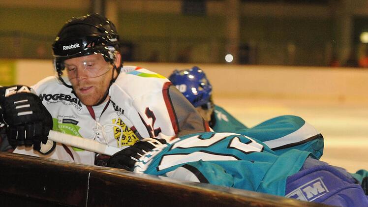 Gerne hätten die Kissinger Wölfe neben vielen starken Spielern auch eine neue Bande präsentiert, die aus baulichen Gründen aber vorerst nicht zum Einsatz kommt. Dafür dürfen sich die Fans auf exquisite Qualität auf dem Eis freuen.  Foto: Hopf