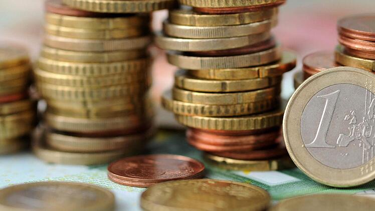 Die Pro-Kopf-Schulden in Marktschorgast liegen bei 1355 Euro. Symbolbild: Tobias Hase/dpa