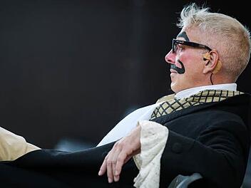 Dass der gute, alte "Faust" heuer so "durch die Decke geht", hatte Kronachs Festspiele-Intendant Daniel Leistner (hier als Darsteller) nicht zu träumen gewagt. Foto: Hendrik Steffens