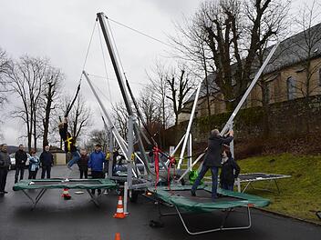 Das neue Bungee-Trampolin ist eine der großen Attraktionen im Kolping-Unterhaltungsangebot. Fotos: Marion Eckert