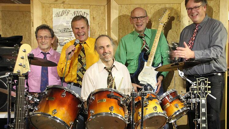Die Bodygards mit Hubert Götz, Gerhard Schubert, Steffen Wüst, Hans Beudert und Andreas Halboth spielen wieder bei der Oldie-Night in der Münnerstädter Mehrzweckhalle. Foto: Heike Beudert
