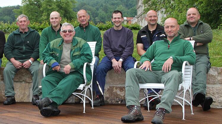 50 Quadratmeter Entspannung: Die Männer der Kurgärtnerei und der technischen Abteilung bauten mit vereinten Kräften das Sonnen-Plateau. Fotos: Ulrike Müller