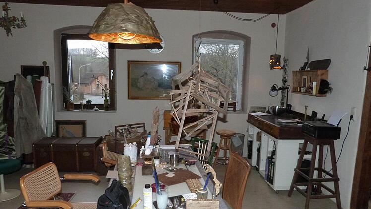 Im Erdgeschoss hat sich die gelernte Bühnenbildnerin bereits ein kleines Atelier eingerichtet