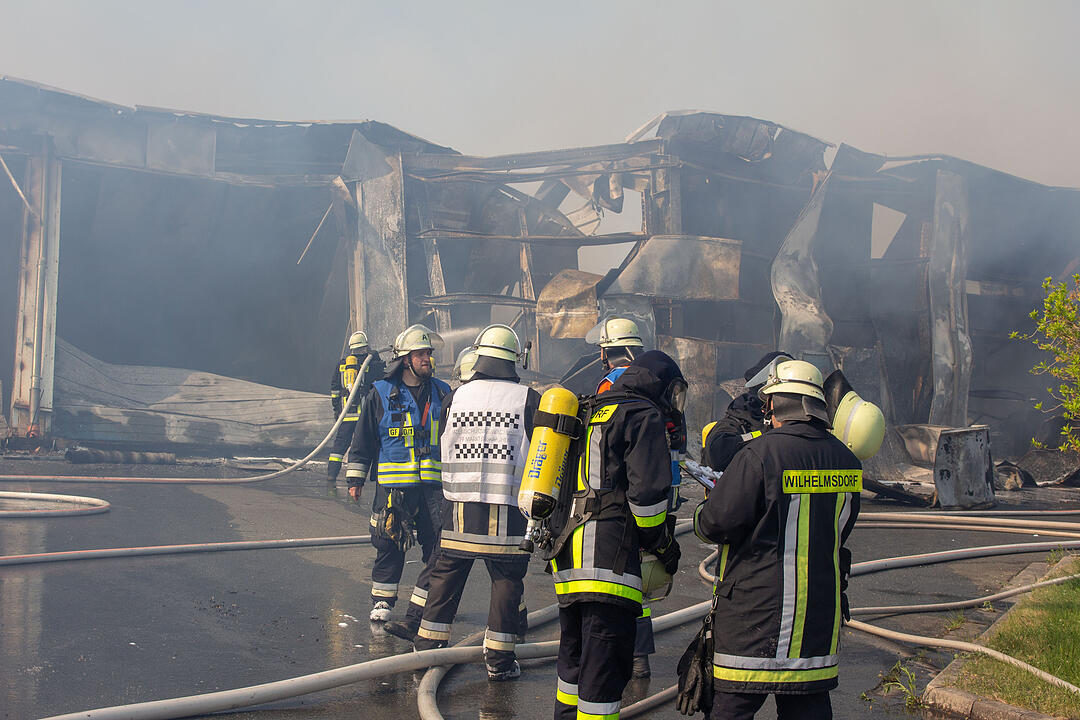 Zimmerei in Vollbrand: Glutasche flog hunderte Meter weit