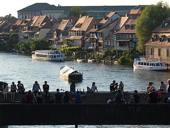 Auf der Unteren Brücke "erlebt" die Bamberger Jugend das Welterbe besonders gern. Foto: Ronald Rinklef