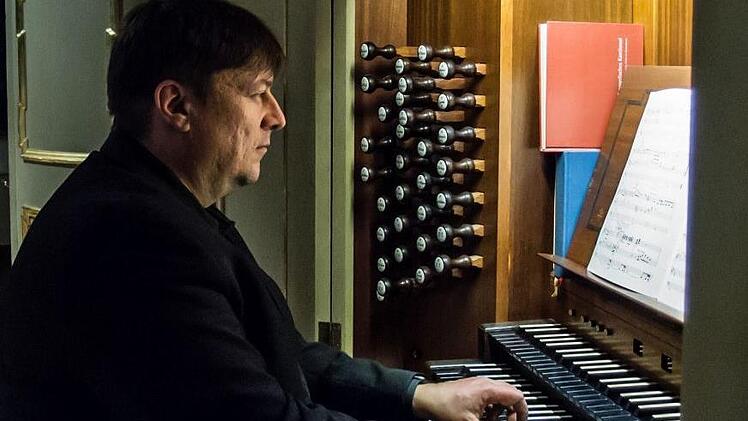 Zahlreiche Zuhörer erlebten das Gedenkkonzert für den vor einem Jahr verstorbenen Sängerkreis-Vorsitzenden Günter Freitag in der Coburger Morizkirche. Gestaltet wurde es vom Kammerchor "Ziemlich beste Stimmen" unter der Leitung von Carolin Heckel. Den Orgelpart übernahm Markus Ewald.Foto: Jochen Berger