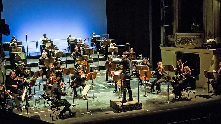 Impressionen vom Auftakt der Konzert-Saison im Landestheater Coburg. Das Philharmonische Orchester spielte unter Leitung von Johannes Braun.Foto: Jochen Berger