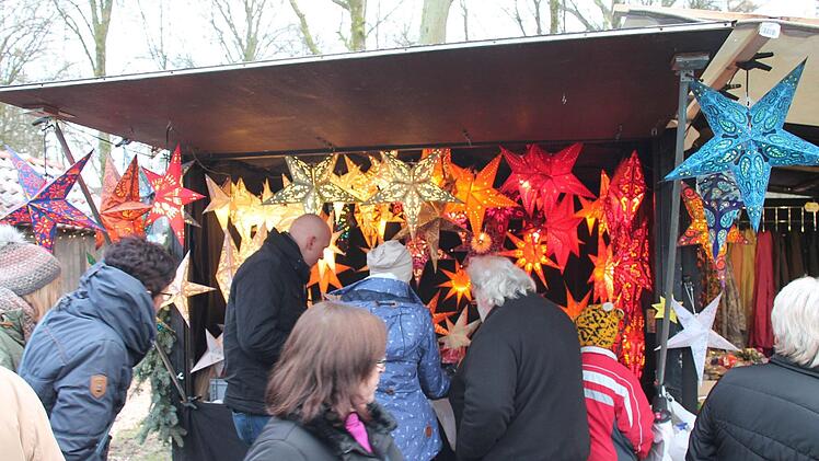 Streifzug durch den Weihnachtsmarkt Mitwitz, mit seinen rund 100  Verkaufst&auml;nden.Herbert Fischer