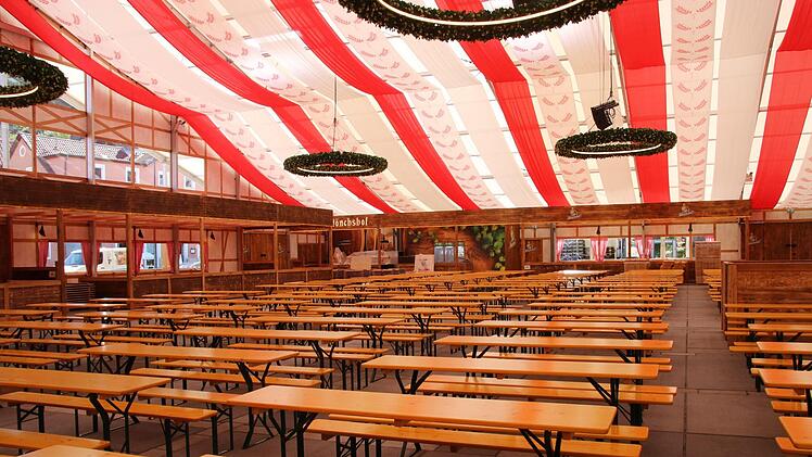 Probeanstich zur Kulmbacher Bierwoche 2019 - der Stadel ist schon fast fertig. Foto: Jürgen Gärtner