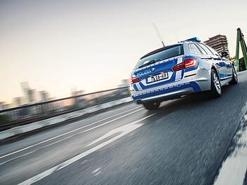 33-jährige nach Unfallflucht bei Nürnberg geschnappt 33-jährige nach Unfallflucht bei Nürnberg geschnappt