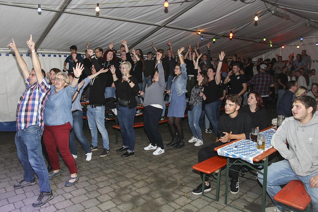 Die Landjugend Zaubach hat zum Kerwatanz eingeladen.