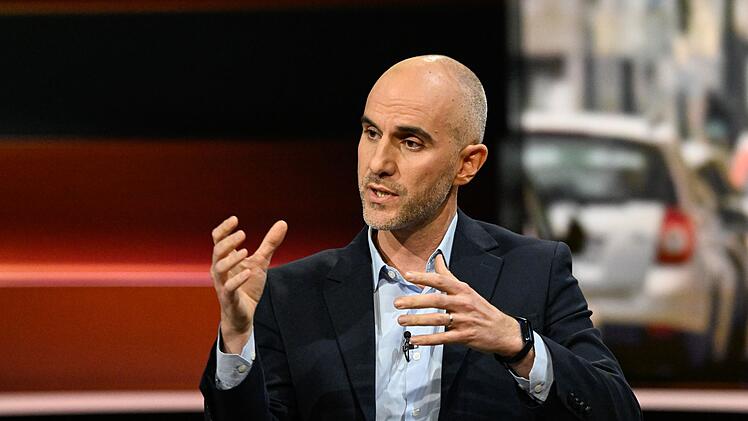 "Schießerei, Messerstecherei - bei Ihnen fühlen sich nachts nur noch 14 Prozent der Bewohner sicher!", wandte sich Markus Lanz an den Hannover-OB Belit Onay von den Grünen. Der fand die Problemlösungsvorschläge allerdings "viel zu grobschlächtig".