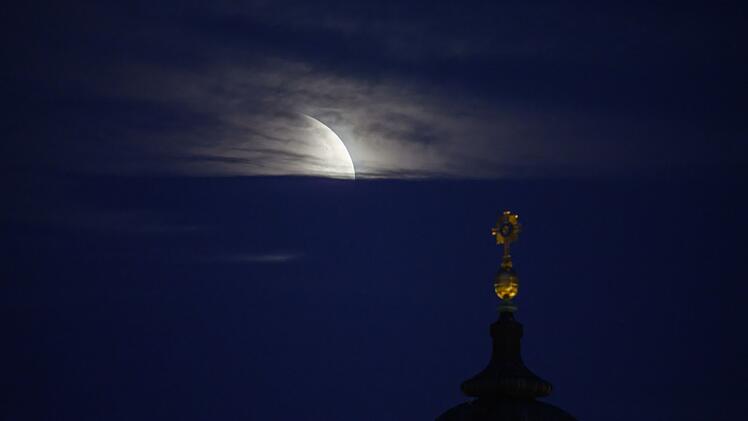 Partielle Mondfinsternis - Dresden