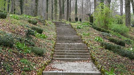 Diese Treppen führen hinauf zum ehemaligen Kegelplatz.