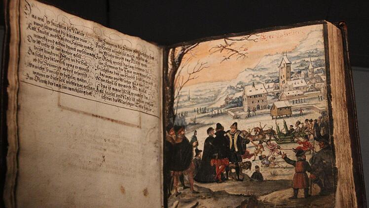 In einem Lederband mit Goldpressung erschien zwischen 1580 und 1625 dieses Stammbuch des Hans Ludwig Pfinzing von Henfenfeld.