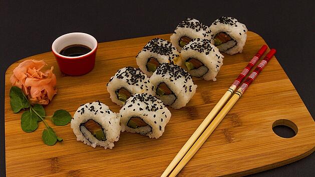 In Würzburg bieten zahlreiche Restaurants leckeres Sushi an.