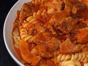 gulasch-nudeln.jpg