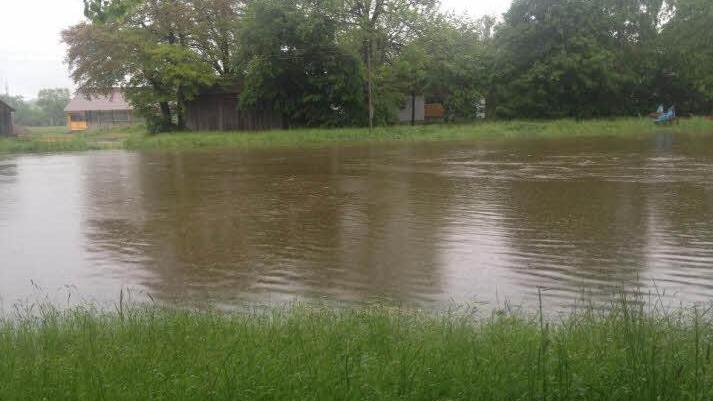 So sieht es in Hof (an der Saale) Ortsteil Unterkotzau aus. Die Saale ist weit über die Ufer getreten. Foto: Pamela Pöhlau