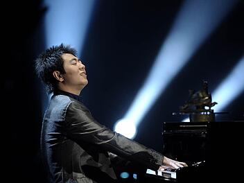 Starpianist: Lang Lang wird am 25. Oktober 2016 für den Ausklang des 30. Kissinger Sommers sorgen. Er liegt beim Kartenvorverkauf vorn.  Foto: Michael Kappeler, dpa
