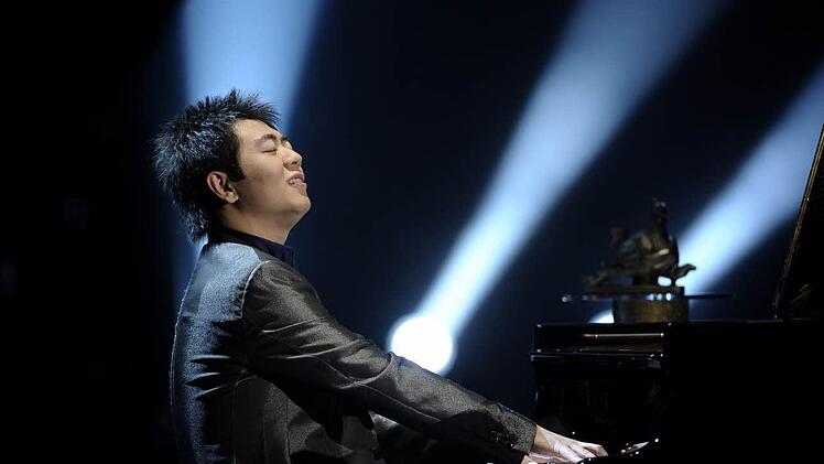 Starpianist: Lang Lang wird am 25. Oktober 2016 für den Ausklang des 30. Kissinger Sommers sorgen. Er liegt beim Kartenvorverkauf vorn.  Foto: Michael Kappeler, dpa