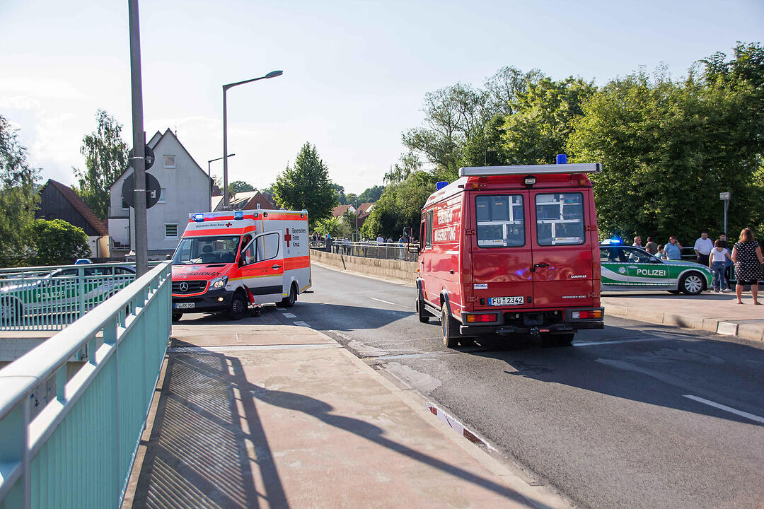 Kind stürzt in die Regnitz: Suchaktion der Rettungskräfte aus Fürth und Erlangen