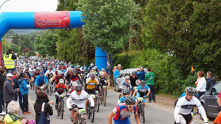 Eine Rekordbeteiligung wird beim 20. Franken-Bike-Marathon in Trieb am 25. Juni erwartet, so dass sich wie in den letzten Jahren nach dem Start ein riesiges Fahrerfeld auf den Weg machen wird. Foto: Alfred Thieret