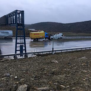 Trümmerfeld aus Beton: A3 nach Unfall zeitweise  komplett gesperrt