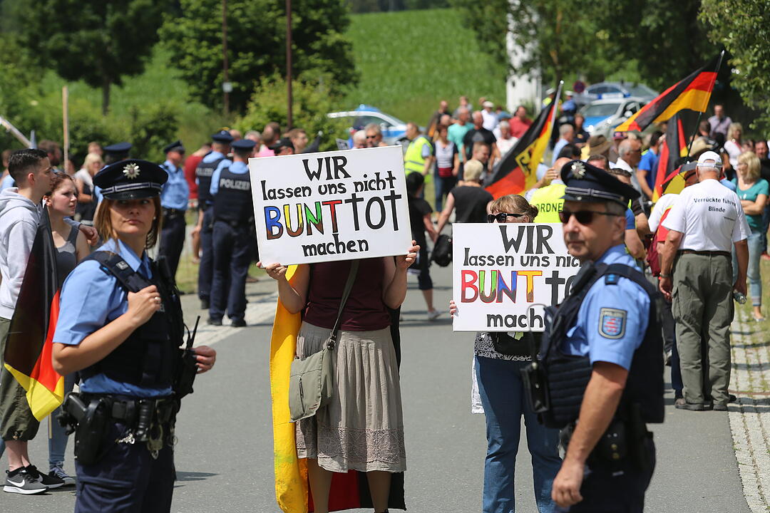 Höcke demonstriert in Mödlareuth im Landkreis Hof