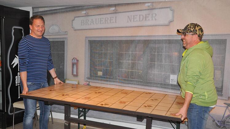 Die "Patscher räumen das Stoffpanorama frei.