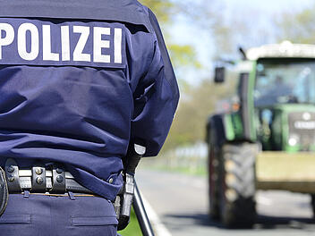 Frau nach Unfall auf B173 im Kreis Kronach in Klinik gebracht