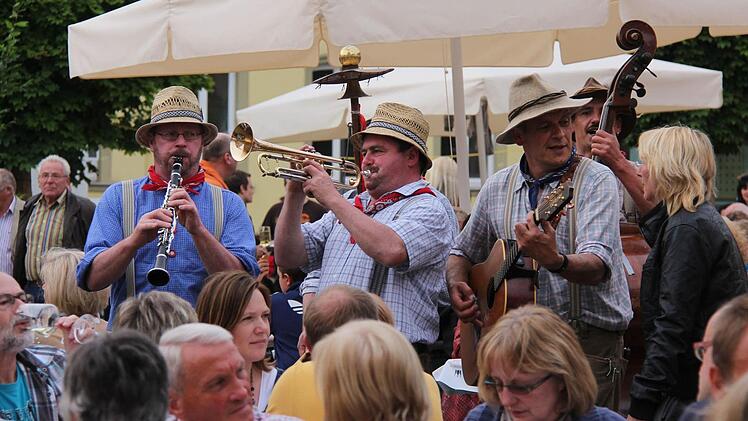 Garanten für gute Stimmung sind die "Spreublöäser" mit ihrer urigen, handgemachten Musik. Fotos: Gerd Schaar
