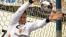 Immer wieder schlug es hinter Oliver Krechel in der ersten Halbzeit ein. Der Coburger Torsteher wurde von seiner Vorderleuten viel zu oft im Stich gelassen.