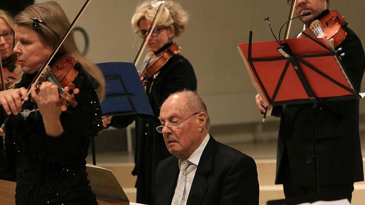 Impressionen vom Weihnachtskonzert mit dem Collegium Musicum Coburg in der Morizkirche: Gerhard Deutschmann am CembaloFoto: Jochen Berger