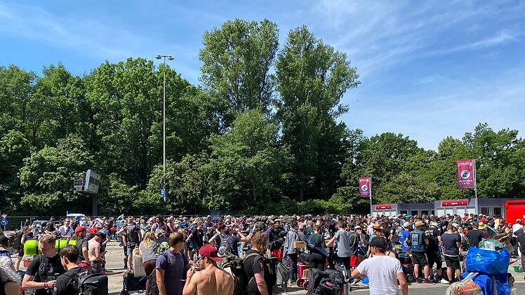 Anreise der Festival-Besucher von "Rock im Park"