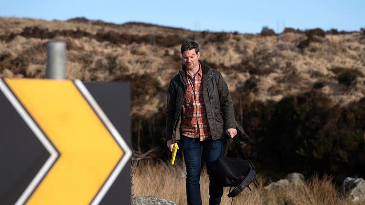 Ronan Doyle (Barry John Kinsella) wollte seine Frau eigentlich mit einem romantischen Trip in ein Hotel &uuml;berraschen. Als sie sich weigert, mitzukommen, zwingt er sie mit seiner Waffe dazu. Die Geiselnahme eskaliert v&ouml;llig, als Ronan in einem Pub den Besitzer erschie&szlig;t und alle G&auml;ste in seine Gewalt bringt.