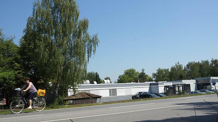Leere Räume in der ehemaligen Krawattenfabrik Halbritter sollen Flüchtlingen als neues Zuhause dienen. Foto: Arkadius Guzy