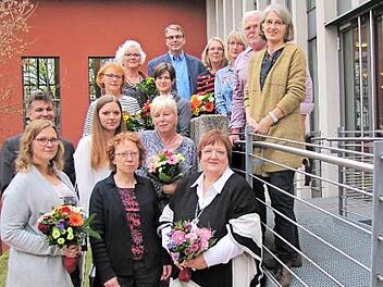 Ehrungen beim Diakonischen Werk Coburg. Unser Bild zeuugt von links: Achim Teuber (25 Jahre), Anja Kellerhoff (25 Jahre), Ursula Wagner (Goldenes Kronenkreuz), Dekan Stefan Kirchberger, Diakon Ulrich Brockdorff und Rita Schedel (25 Jahre). Foto: Martin Koch